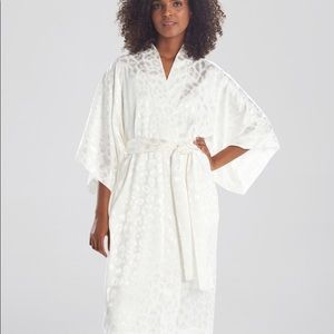 Natori Decadence White leopard robe